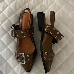 Amazon Brown Women's Flats with Buckle Detail